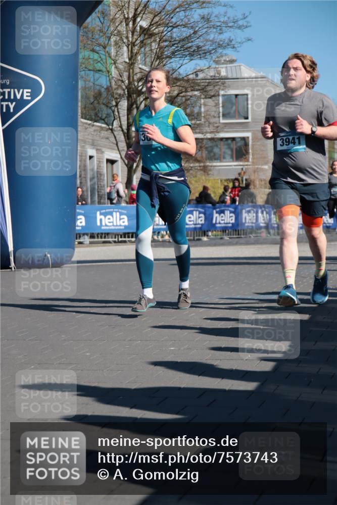 06.04.2025 - 44. Internationalen Wilhelmsburger Insellauf A. Gomolzig http://msf.ph/oto/7573743 06.04.2025 10:41:49 Ziel 3308, 3446, 3656, 3830, 3890, 3941, 4115, 4566 meine-sportfotos.de