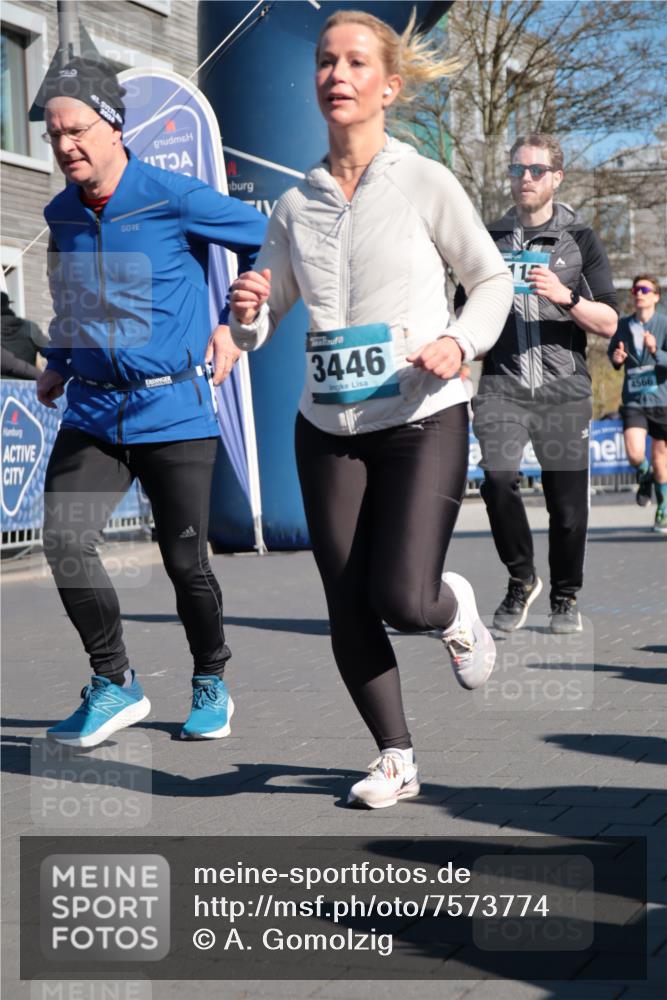 06.04.2025 - 44. Internationalen Wilhelmsburger Insellauf A. Gomolzig http://msf.ph/oto/7573774 06.04.2025 10:41:45 Ziel 3308, 3446, 3830, 3890, 3891, 3941, 4115, 4412, 4566, 4607 meine-sportfotos.de