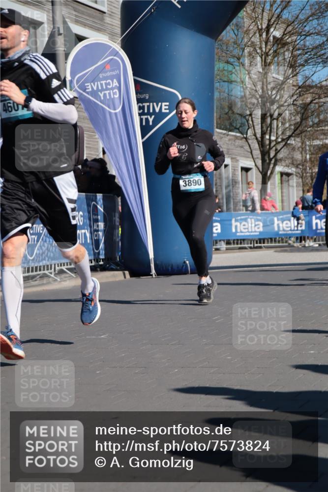 06.04.2025 - 44. Internationalen Wilhelmsburger Insellauf A. Gomolzig http://msf.ph/oto/7573824 06.04.2025 10:41:43 Ziel 3017, 3446, 3830, 3890, 3891, 4115, 4412, 4566, 4607 meine-sportfotos.de