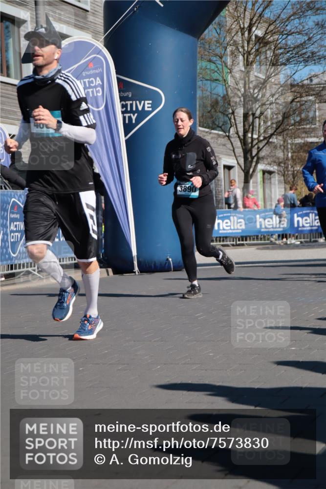 06.04.2025 - 44. Internationalen Wilhelmsburger Insellauf A. Gomolzig http://msf.ph/oto/7573830 06.04.2025 10:41:42 Ziel 3017, 3432, 3446, 3830, 3890, 3891, 4115, 4412, 4566, 4607 meine-sportfotos.de