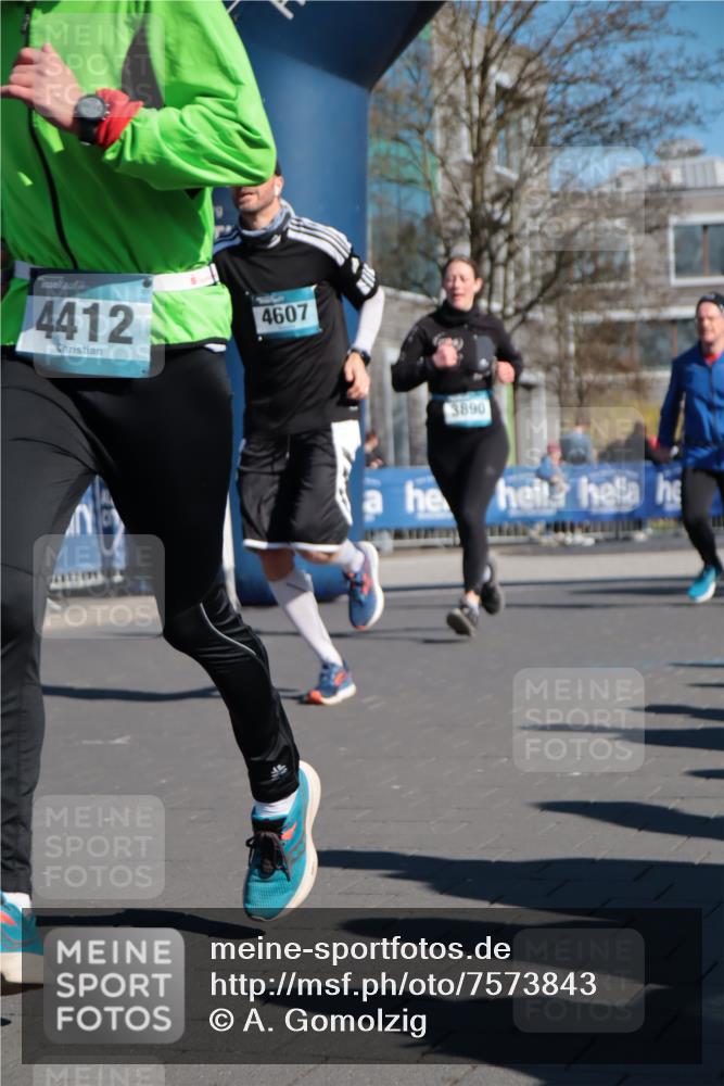 06.04.2025 - 44. Internationalen Wilhelmsburger Insellauf A. Gomolzig http://msf.ph/oto/7573843 06.04.2025 10:41:42 Ziel 3017, 3432, 3446, 3830, 3890, 3891, 4115, 4412, 4566, 4607 meine-sportfotos.de