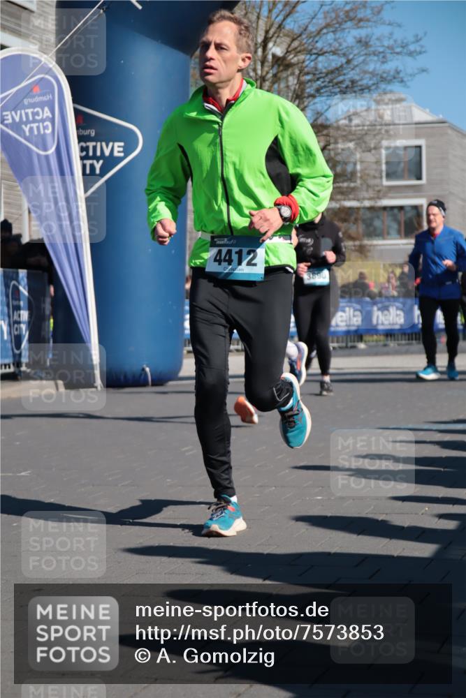 06.04.2025 - 44. Internationalen Wilhelmsburger Insellauf A. Gomolzig http://msf.ph/oto/7573853 06.04.2025 10:41:42 Ziel 3017, 3432, 3446, 3830, 3890, 3891, 4115, 4412, 4566, 4607 meine-sportfotos.de