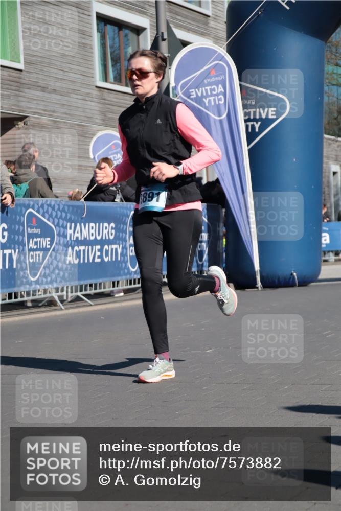 06.04.2025 - 44. Internationalen Wilhelmsburger Insellauf A. Gomolzig http://msf.ph/oto/7573882 06.04.2025 10:41:40 Ziel 3017, 3432, 3446, 3830, 3890, 3891, 4115, 4412, 4607 meine-sportfotos.de