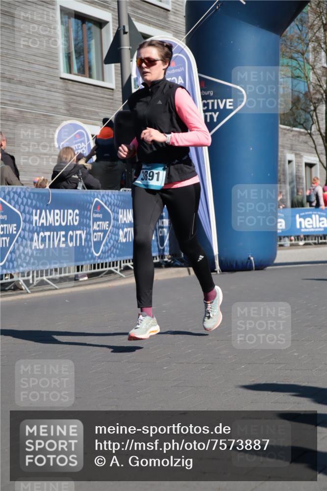 06.04.2025 - 44. Internationalen Wilhelmsburger Insellauf A. Gomolzig http://msf.ph/oto/7573887 06.04.2025 10:41:40 Ziel 3017, 3432, 3446, 3830, 3890, 3891, 4115, 4412, 4607 meine-sportfotos.de