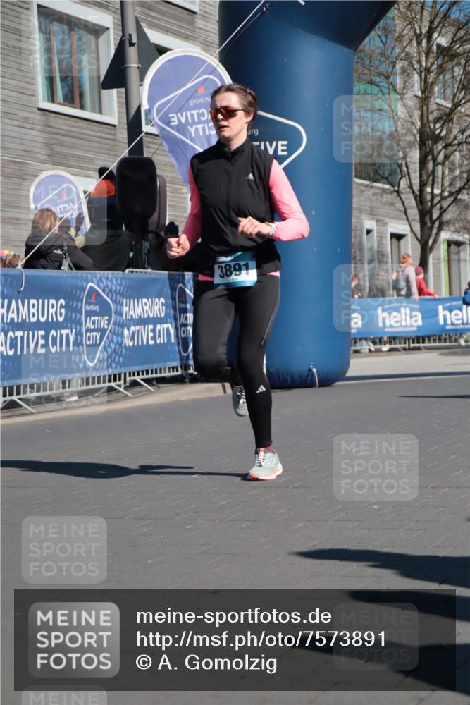 06.04.2025 - 44. Internationalen Wilhelmsburger Insellauf A. Gomolzig http://msf.ph/oto/7573891 06.04.2025 10:41:40 Ziel 3017, 3432, 3446, 3830, 3890, 3891, 4115, 4412, 4607 meine-sportfotos.de