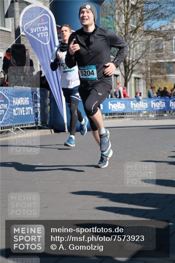 06.04.2025 - 44. Internationalen Wilhelmsburger Insellauf A. Gomolzig http://msf.ph/oto/7573923 06.04.2025 10:41:35 Ziel 3017, 3104, 3255, 3432, 3891, 3975, 4412, 5204 meine-sportfotos.de