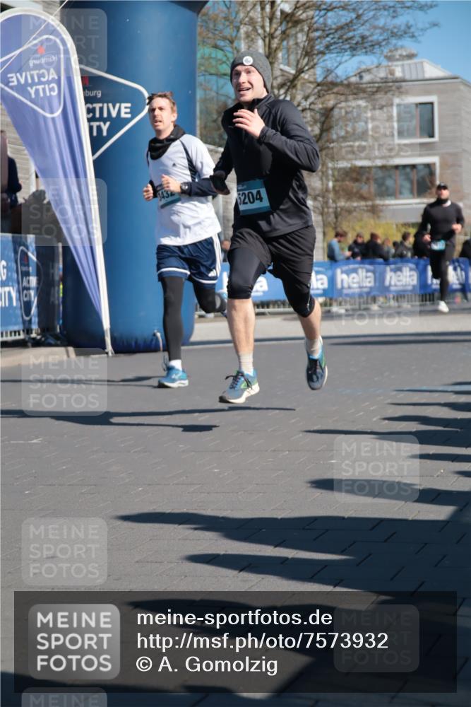 06.04.2025 - 44. Internationalen Wilhelmsburger Insellauf A. Gomolzig http://msf.ph/oto/7573932 06.04.2025 10:41:35 Ziel 3017, 3104, 3255, 3432, 3891, 3975, 4412, 5204 meine-sportfotos.de
