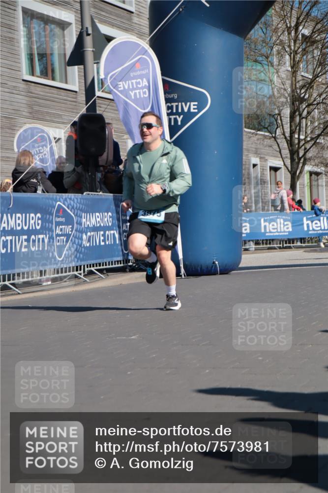06.04.2025 - 44. Internationalen Wilhelmsburger Insellauf A. Gomolzig http://msf.ph/oto/7573981 06.04.2025 10:41:33 Ziel 3017, 3104, 3255, 3432, 3975, 5204 meine-sportfotos.de