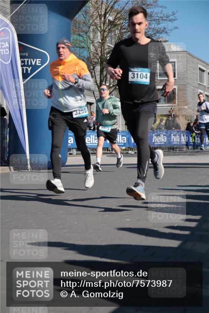 06.04.2025 - 44. Internationalen Wilhelmsburger Insellauf A. Gomolzig http://msf.ph/oto/7573987 06.04.2025 10:41:32 Ziel 3104, 3255, 3432, 3975, 5204 meine-sportfotos.de