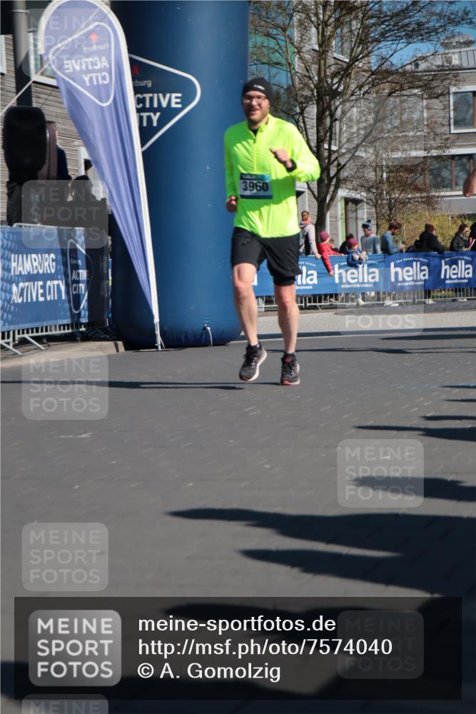 06.04.2025 - 44. Internationalen Wilhelmsburger Insellauf A. Gomolzig http://msf.ph/oto/7574040 06.04.2025 10:41:24 Ziel 3208, 3960, 4078, 4554, 4586 meine-sportfotos.de