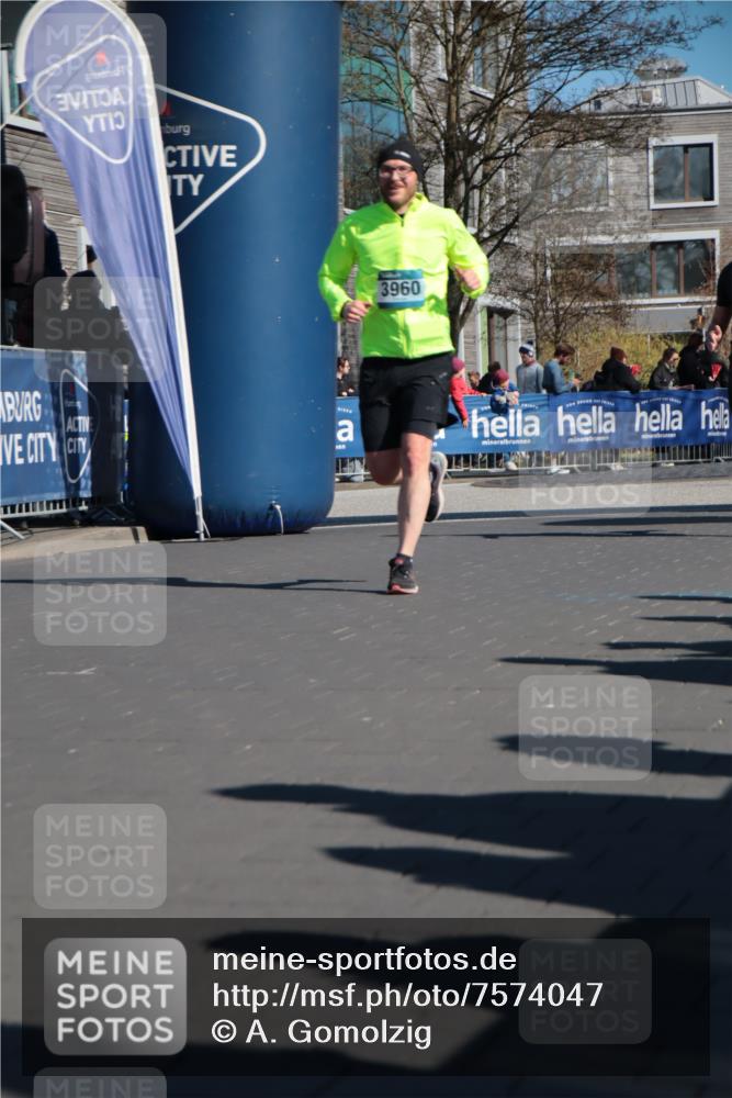 06.04.2025 - 44. Internationalen Wilhelmsburger Insellauf A. Gomolzig http://msf.ph/oto/7574047 06.04.2025 10:41:24 Ziel 3208, 3960, 4078, 4554, 4586 meine-sportfotos.de