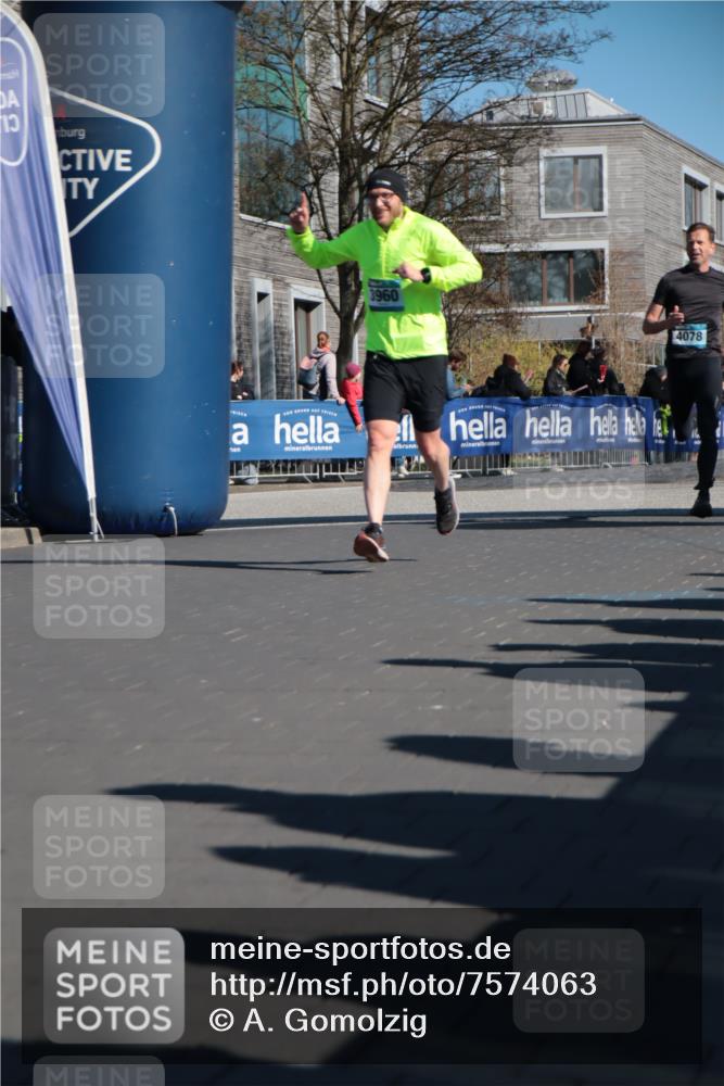 06.04.2025 - 44. Internationalen Wilhelmsburger Insellauf A. Gomolzig http://msf.ph/oto/7574063 06.04.2025 10:41:23 Ziel 3208, 3960, 4078, 4554, 4586 meine-sportfotos.de