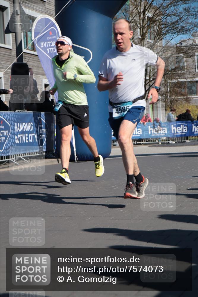 06.04.2025 - 44. Internationalen Wilhelmsburger Insellauf A. Gomolzig http://msf.ph/oto/7574073 06.04.2025 10:41:22 Ziel 3208, 3960, 4078, 4554, 4586 meine-sportfotos.de