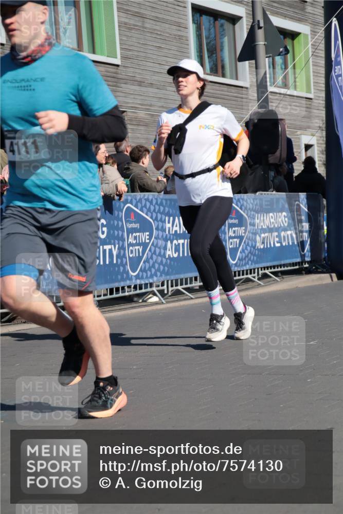 06.04.2025 - 44. Internationalen Wilhelmsburger Insellauf A. Gomolzig http://msf.ph/oto/7574130 06.04.2025 10:41:13 Ziel 4069, 4111, 4233, 4499 meine-sportfotos.de