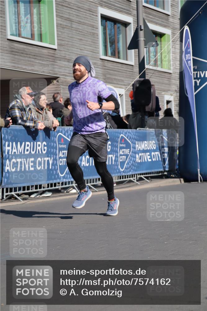 06.04.2025 - 44. Internationalen Wilhelmsburger Insellauf A. Gomolzig http://msf.ph/oto/7574162 06.04.2025 10:41:08 Ziel 3390, 3635, 4011, 4069, 4111, 4481, 4499 meine-sportfotos.de
