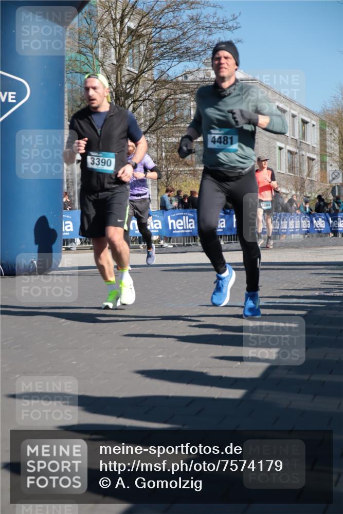 06.04.2025 - 44. Internationalen Wilhelmsburger Insellauf A. Gomolzig http://msf.ph/oto/7574179 06.04.2025 10:41:06 Ziel 3390, 3505, 3635, 4011, 4241, 4481, 4499 meine-sportfotos.de