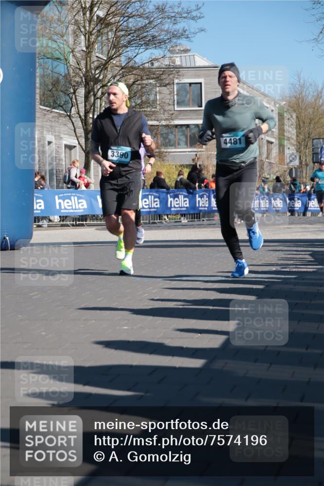 06.04.2025 - 44. Internationalen Wilhelmsburger Insellauf A. Gomolzig http://msf.ph/oto/7574196 06.04.2025 10:41:05 Ziel 3390, 3505, 3635, 4011, 4241, 4481, 4499 meine-sportfotos.de