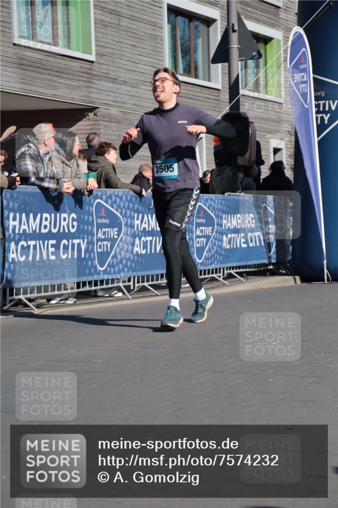 06.04.2025 - 44. Internationalen Wilhelmsburger Insellauf A. Gomolzig http://msf.ph/oto/7574232 06.04.2025 10:41:01 Ziel 3390, 3505, 3635, 4011, 4241, 4481, 5132 meine-sportfotos.de