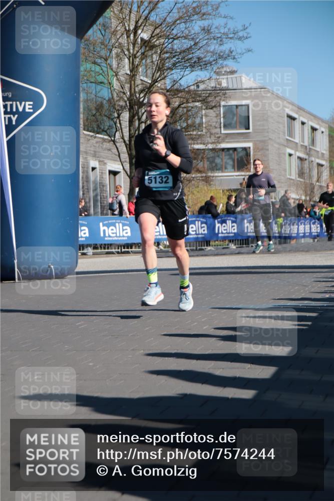 06.04.2025 - 44. Internationalen Wilhelmsburger Insellauf A. Gomolzig http://msf.ph/oto/7574244 06.04.2025 10:40:56 Ziel 3505, 4147, 4241, 4577, 5132 meine-sportfotos.de