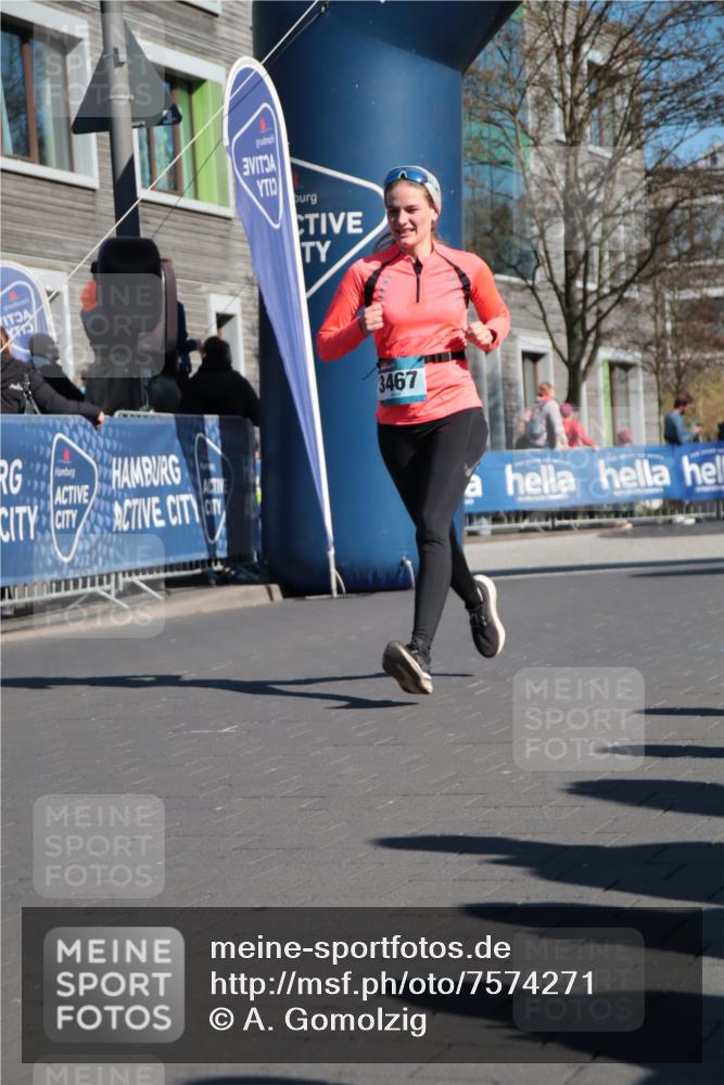 06.04.2025 - 44. Internationalen Wilhelmsburger Insellauf A. Gomolzig http://msf.ph/oto/7574271 06.04.2025 10:40:43 Ziel 3120, 3365, 3467, 4202, 4438 meine-sportfotos.de