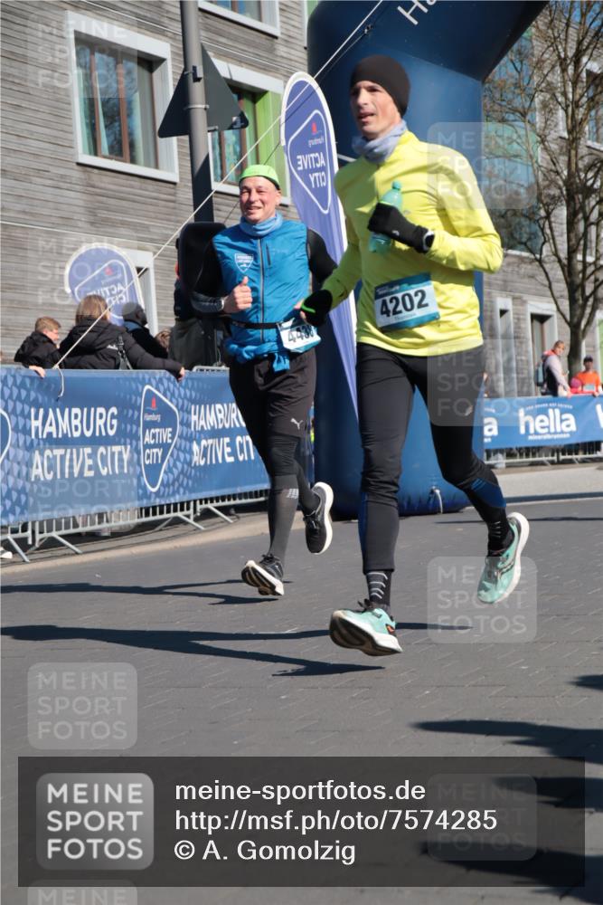 06.04.2025 - 44. Internationalen Wilhelmsburger Insellauf A. Gomolzig http://msf.ph/oto/7574285 06.04.2025 10:40:42 Ziel 3086, 3120, 3365, 3467, 4202, 4438 meine-sportfotos.de
