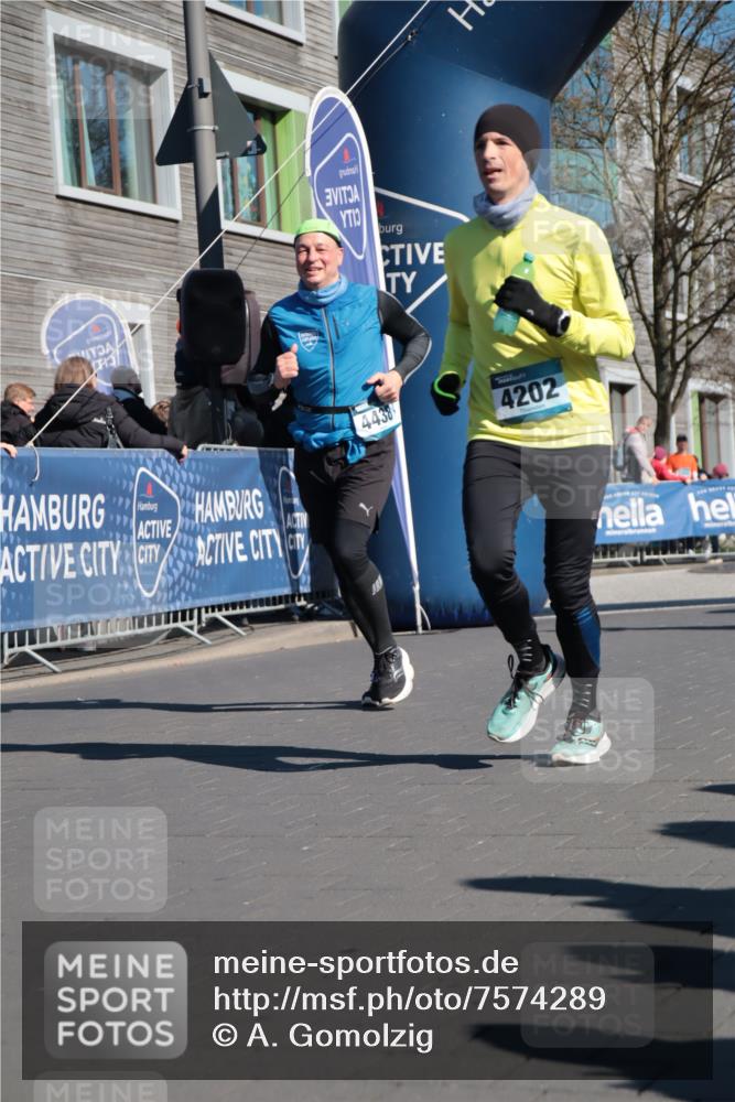 06.04.2025 - 44. Internationalen Wilhelmsburger Insellauf A. Gomolzig http://msf.ph/oto/7574289 06.04.2025 10:40:42 Ziel 3086, 3120, 3365, 3467, 4202, 4438 meine-sportfotos.de