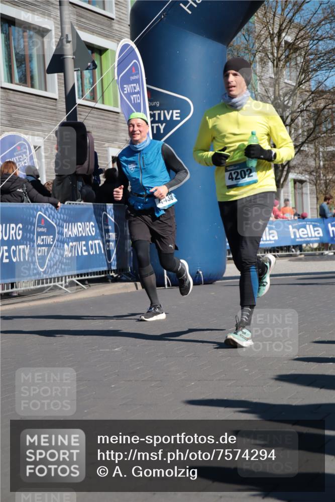 06.04.2025 - 44. Internationalen Wilhelmsburger Insellauf A. Gomolzig http://msf.ph/oto/7574294 06.04.2025 10:40:42 Ziel 3086, 3120, 3365, 3467, 4202, 4438 meine-sportfotos.de
