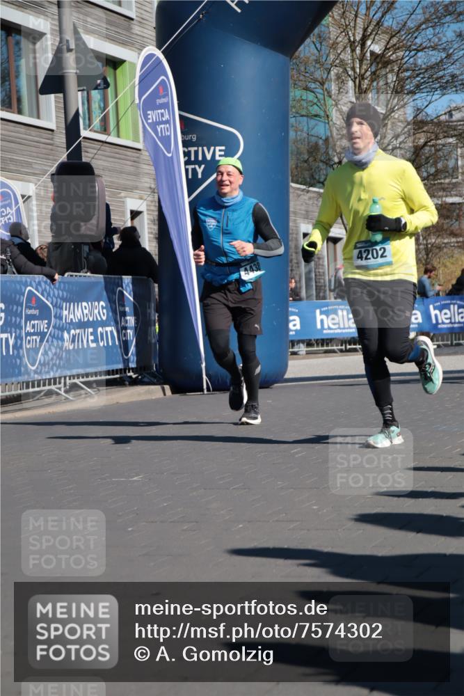 06.04.2025 - 44. Internationalen Wilhelmsburger Insellauf A. Gomolzig http://msf.ph/oto/7574302 06.04.2025 10:40:41 Ziel 3086, 3120, 3365, 3467, 4202, 4438 meine-sportfotos.de