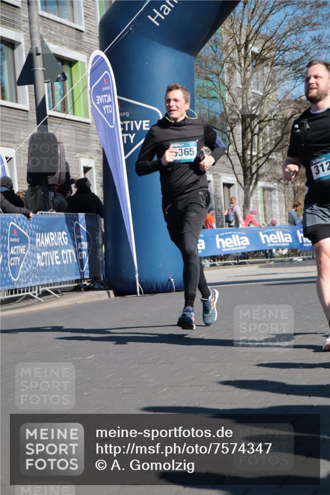 06.04.2025 - 44. Internationalen Wilhelmsburger Insellauf A. Gomolzig http://msf.ph/oto/7574347 06.04.2025 10:40:38 Ziel 3086, 3120, 3365, 3467, 3652, 4202, 4438, 4445 meine-sportfotos.de