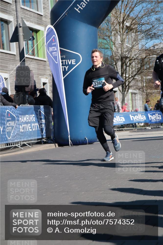 06.04.2025 - 44. Internationalen Wilhelmsburger Insellauf A. Gomolzig http://msf.ph/oto/7574352 06.04.2025 10:40:38 Ziel 3086, 3120, 3365, 3467, 3652, 4202, 4438, 4445 meine-sportfotos.de