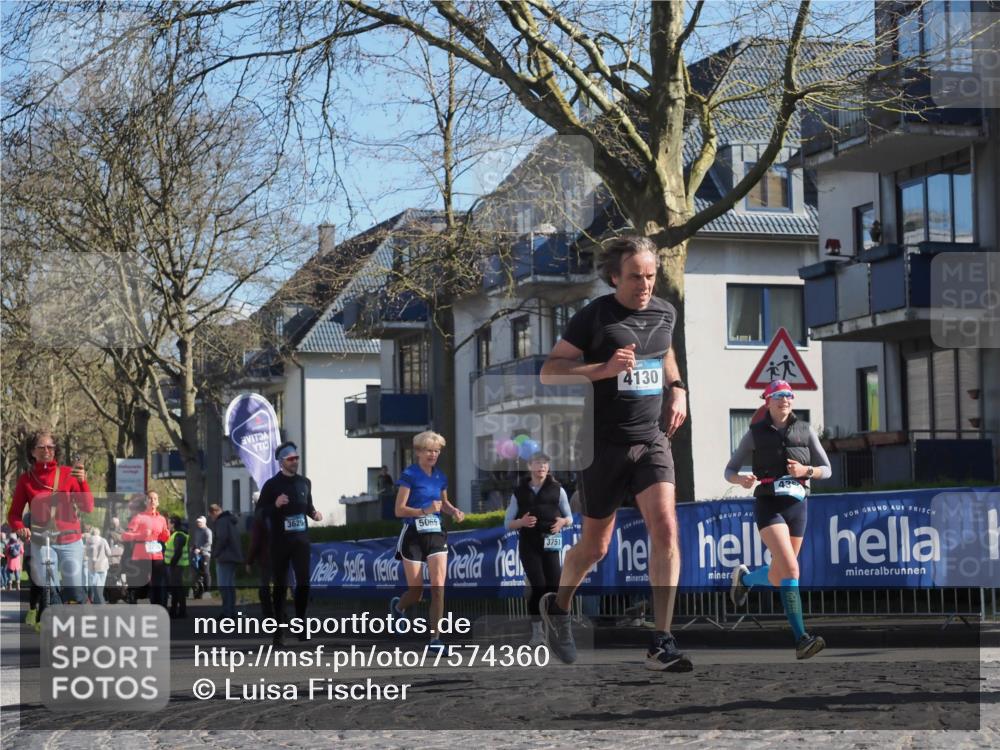 06.04.2025 - 44. Internationalen Wilhelmsburger Insellauf Luisa Fischer http://msf.ph/oto/7574360 06.04.2025 10:42:04 Ziel 3629, 5065, 3751, 4130, 43 meine-sportfotos.de
