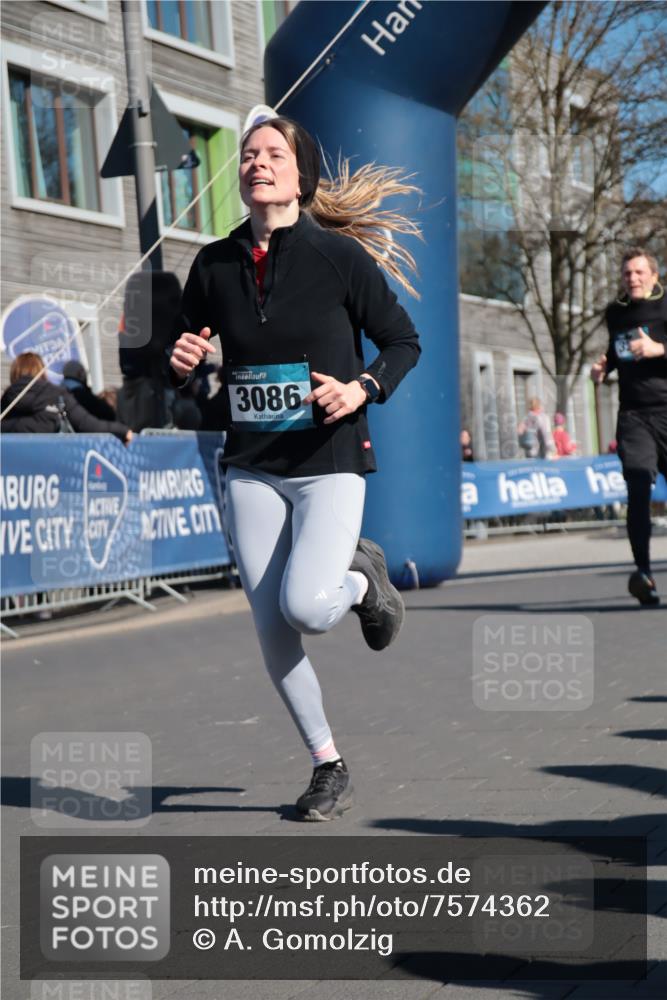 06.04.2025 - 44. Internationalen Wilhelmsburger Insellauf A. Gomolzig http://msf.ph/oto/7574362 06.04.2025 10:40:37 Ziel 3086, 3120, 3365, 3652, 4202, 4264, 4438, 4445 meine-sportfotos.de