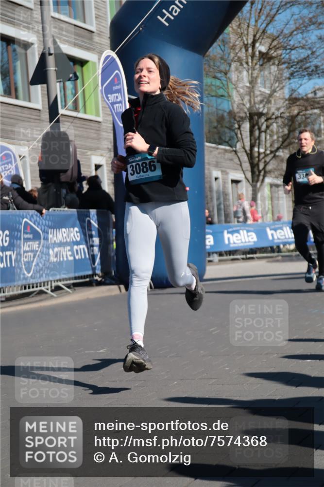 06.04.2025 - 44. Internationalen Wilhelmsburger Insellauf A. Gomolzig http://msf.ph/oto/7574368 06.04.2025 10:40:37 Ziel 3086, 3120, 3365, 3652, 4202, 4264, 4438, 4445 meine-sportfotos.de