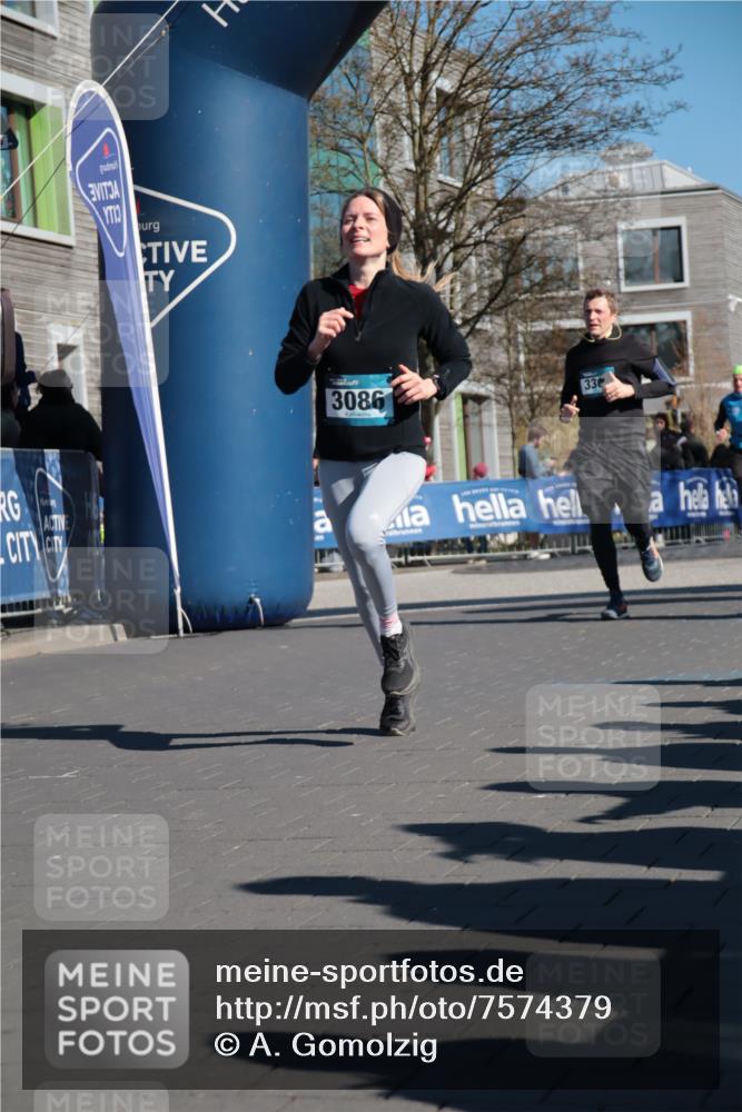 06.04.2025 - 44. Internationalen Wilhelmsburger Insellauf A. Gomolzig http://msf.ph/oto/7574379 06.04.2025 10:40:37 Ziel 3086, 3120, 3365, 3652, 4202, 4264, 4438, 4445 meine-sportfotos.de