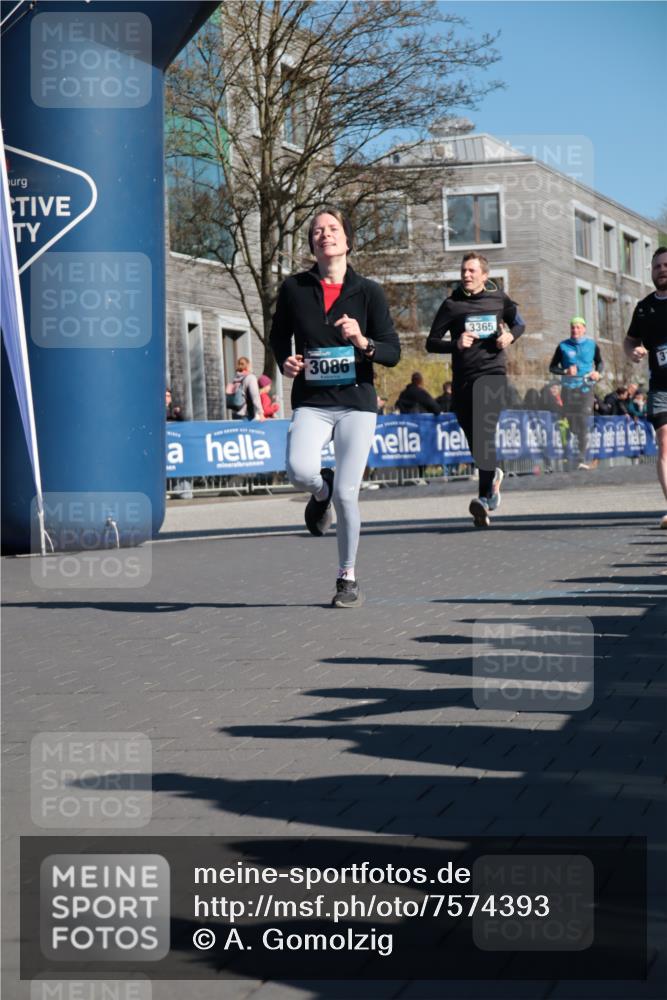 06.04.2025 - 44. Internationalen Wilhelmsburger Insellauf A. Gomolzig http://msf.ph/oto/7574393 06.04.2025 10:40:36 Ziel 3086, 3120, 3365, 3574, 3652, 4202, 4264, 4445 meine-sportfotos.de