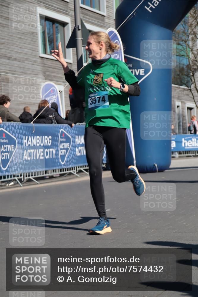 06.04.2025 - 44. Internationalen Wilhelmsburger Insellauf A. Gomolzig http://msf.ph/oto/7574432 06.04.2025 10:40:31 Ziel 3021, 3086, 3263, 3319, 3574, 3652, 4264, 4445 meine-sportfotos.de