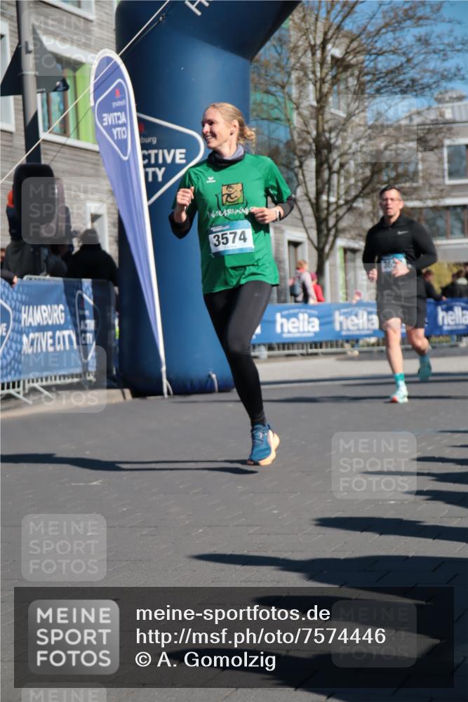 06.04.2025 - 44. Internationalen Wilhelmsburger Insellauf A. Gomolzig http://msf.ph/oto/7574446 06.04.2025 10:40:30 Ziel 3021, 3263, 3319, 3574, 3652, 3974, 4264, 4445 meine-sportfotos.de