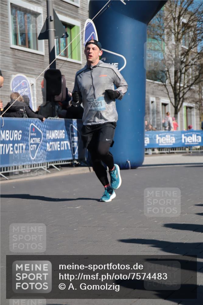 06.04.2025 - 44. Internationalen Wilhelmsburger Insellauf A. Gomolzig http://msf.ph/oto/7574483 06.04.2025 10:40:26 Ziel 3021, 3263, 3319, 3574, 3617, 3974, 4139, 4264 meine-sportfotos.de