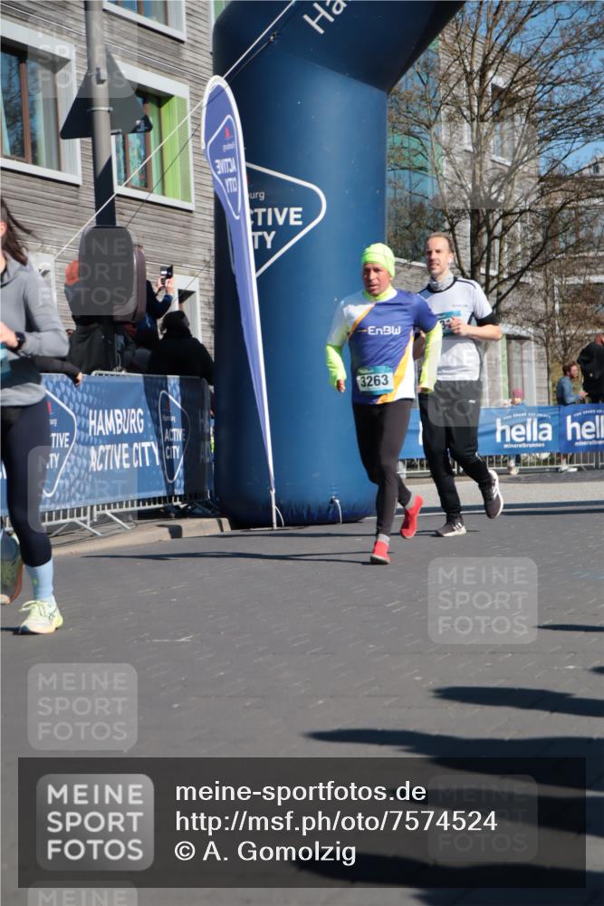 06.04.2025 - 44. Internationalen Wilhelmsburger Insellauf A. Gomolzig http://msf.ph/oto/7574524 06.04.2025 10:40:24 Ziel 3021, 3263, 3319, 3617, 3974, 4139 meine-sportfotos.de