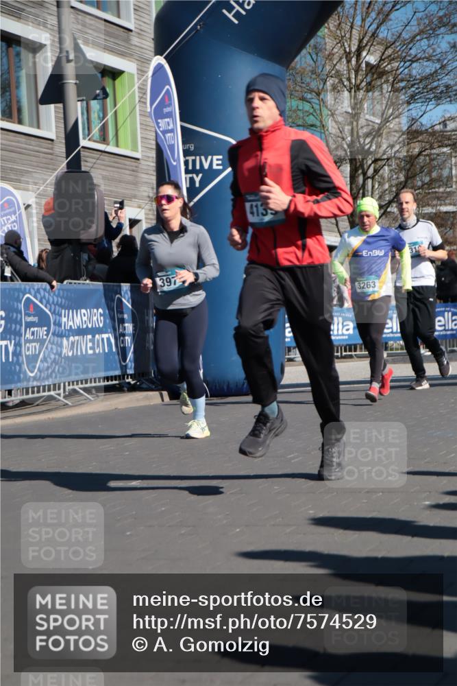 06.04.2025 - 44. Internationalen Wilhelmsburger Insellauf A. Gomolzig http://msf.ph/oto/7574529 06.04.2025 10:40:23 Ziel 3021, 3263, 3319, 3617, 3974, 4139 meine-sportfotos.de