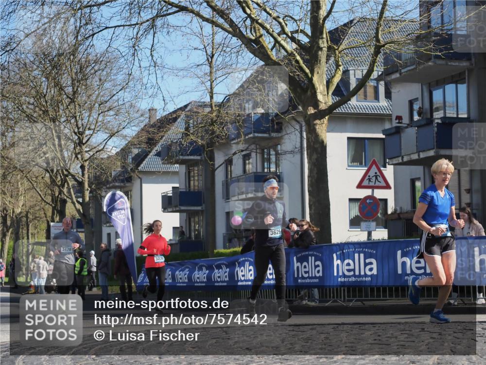 06.04.2025 - 44. Internationalen Wilhelmsburger Insellauf Luisa Fischer http://msf.ph/oto/7574542 06.04.2025 10:42:06 Ziel 3478, 3629, 3238 meine-sportfotos.de