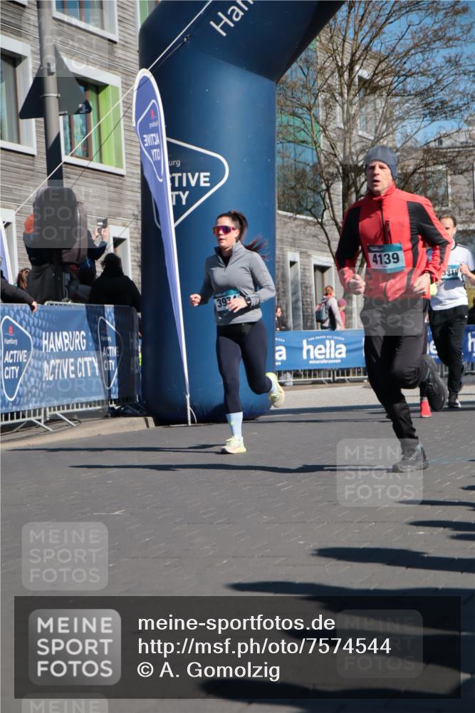 06.04.2025 - 44. Internationalen Wilhelmsburger Insellauf A. Gomolzig http://msf.ph/oto/7574544 06.04.2025 10:40:23 Ziel 3021, 3263, 3319, 3617, 3974, 4139 meine-sportfotos.de