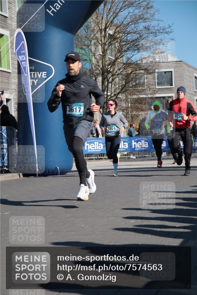 06.04.2025 - 44. Internationalen Wilhelmsburger Insellauf A. Gomolzig http://msf.ph/oto/7574563 06.04.2025 10:40:22 Ziel 3021, 3263, 3319, 3617, 3974, 4139 meine-sportfotos.de