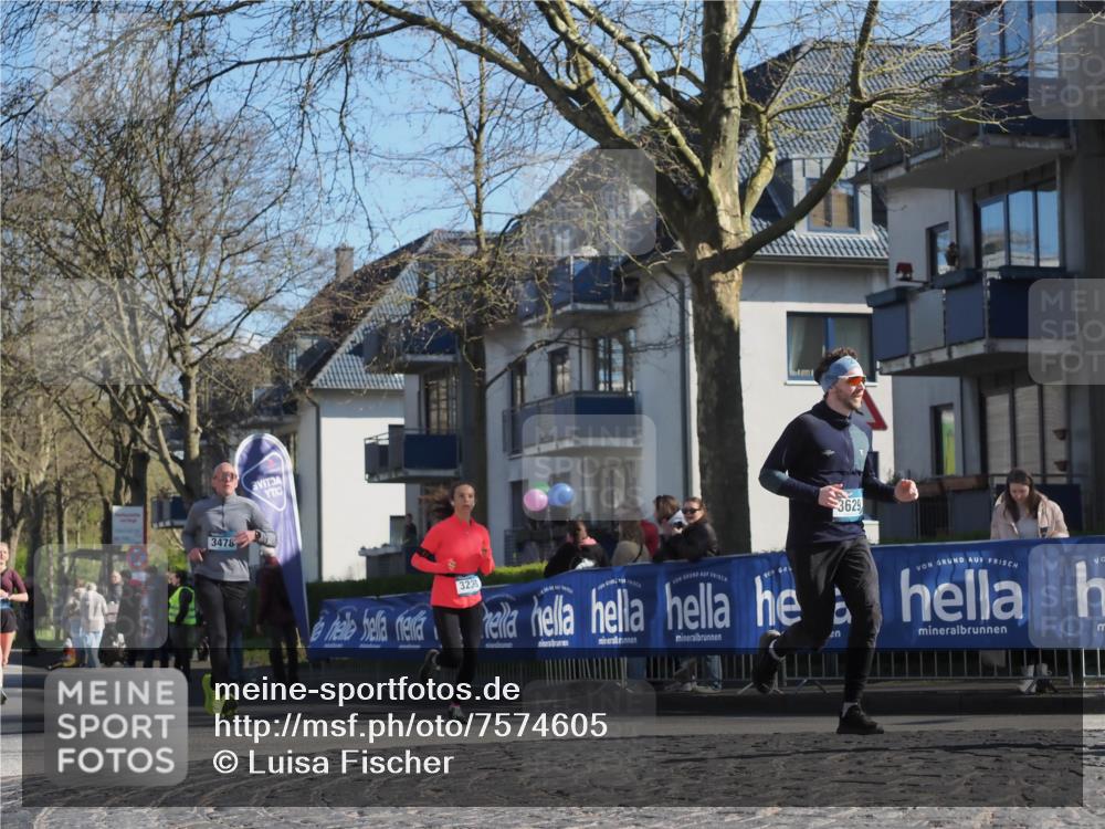 06.04.2025 - 44. Internationalen Wilhelmsburger Insellauf Luisa Fischer http://msf.ph/oto/7574605 06.04.2025 10:42:07 Ziel 3478, 3238, 3629 meine-sportfotos.de