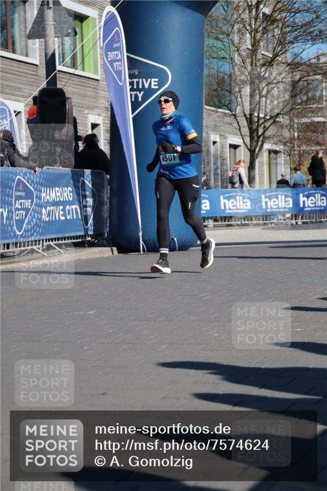 06.04.2025 - 44. Internationalen Wilhelmsburger Insellauf A. Gomolzig http://msf.ph/oto/7574624 06.04.2025 10:40:05 Ziel 4380, 4389, 4501, 5130 meine-sportfotos.de