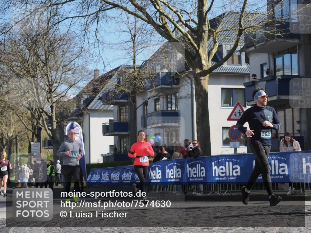 06.04.2025 - 44. Internationalen Wilhelmsburger Insellauf Luisa Fischer http://msf.ph/oto/7574630 06.04.2025 10:42:07 Ziel 3692, 3478, 3629, 3238, 1000 meine-sportfotos.de