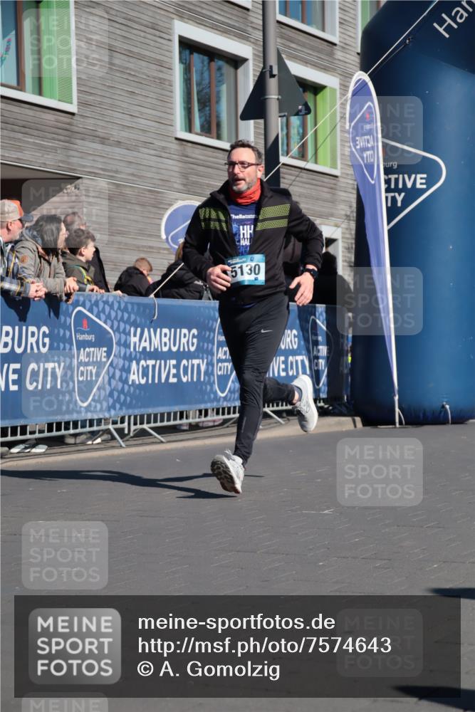 06.04.2025 - 44. Internationalen Wilhelmsburger Insellauf A. Gomolzig http://msf.ph/oto/7574643 06.04.2025 10:40:03 Ziel 3544, 4380, 4389, 4501, 5130 meine-sportfotos.de