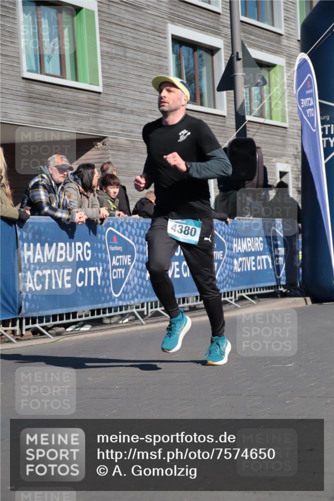 06.04.2025 - 44. Internationalen Wilhelmsburger Insellauf A. Gomolzig http://msf.ph/oto/7574650 06.04.2025 10:40:00 Ziel 3544, 4380, 4389, 4501, 5130 meine-sportfotos.de