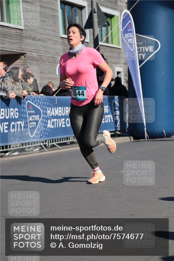 06.04.2025 - 44. Internationalen Wilhelmsburger Insellauf A. Gomolzig http://msf.ph/oto/7574677 06.04.2025 10:39:58 Ziel 3544, 3887, 4380, 5130 meine-sportfotos.de