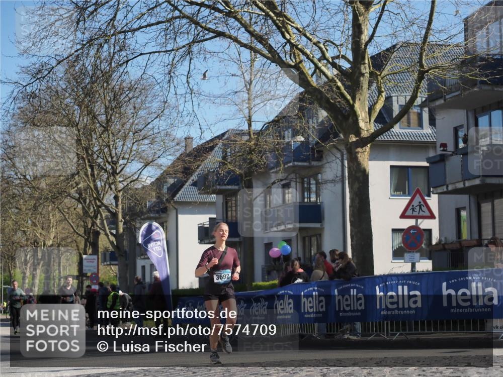 06.04.2025 - 44. Internationalen Wilhelmsburger Insellauf Luisa Fischer http://msf.ph/oto/7574709 06.04.2025 10:42:10 Ziel 3692 meine-sportfotos.de